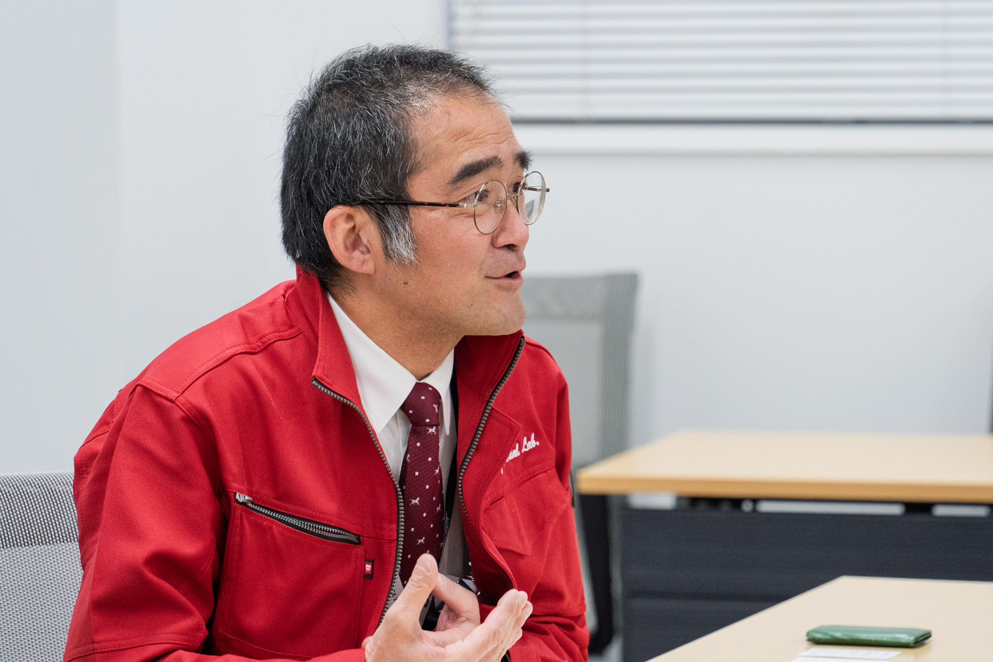 「金属疲労の研究を続けてもう数十年になりますね。」と語る白木教授。