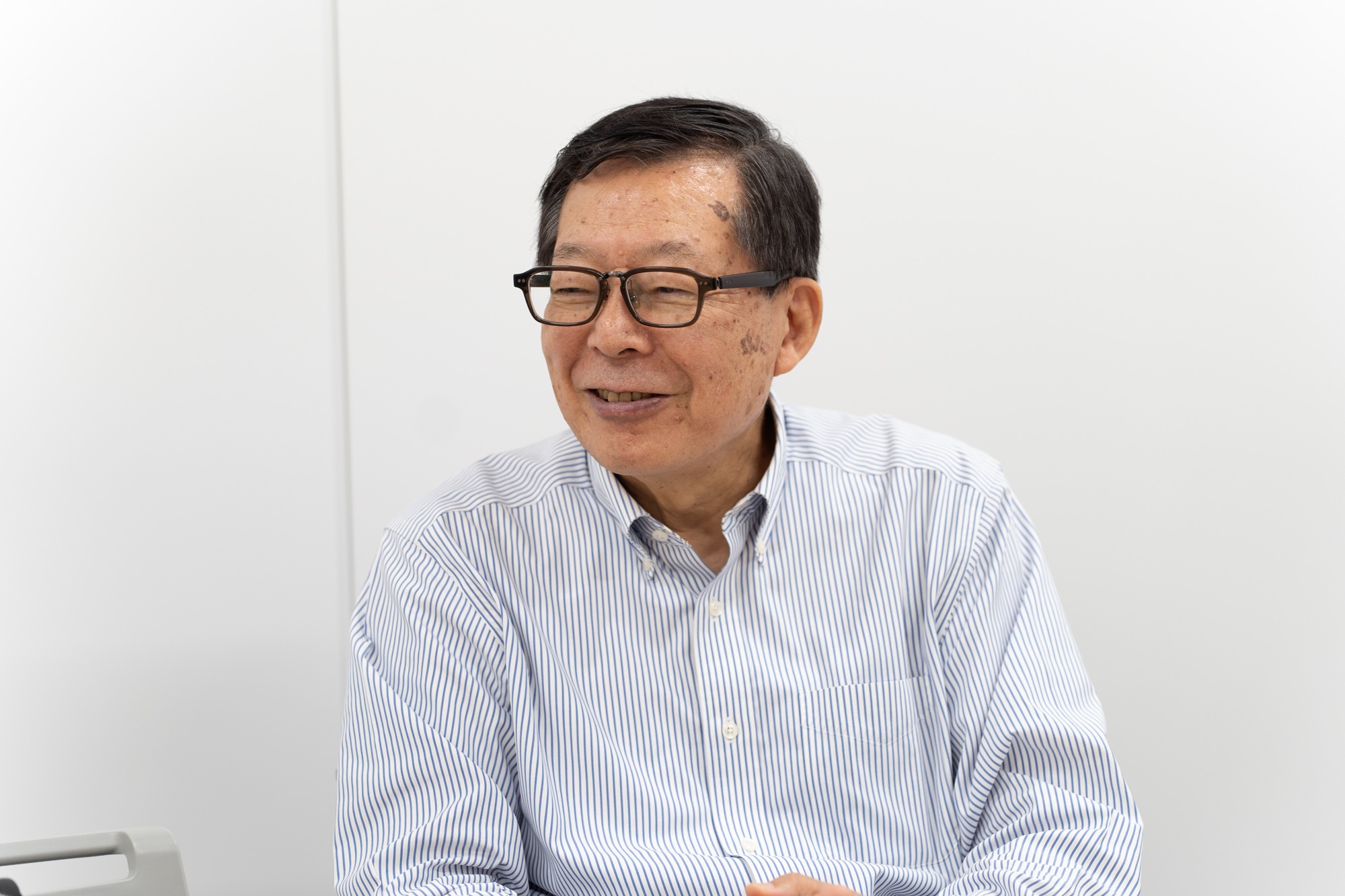多くの時間を笑顔で対応してくれた姿が印象的な藤田特別教授。今の若い世代に向けたメッセージを尋ねると、「今の若い人たちは、他人と自分を比べすぎてしまっている気がします。一生に一度の人生ですから、自分が好きなことを突き詰めていくことが幸せにつながるのではないかと思いますね。」と答えてくれた。