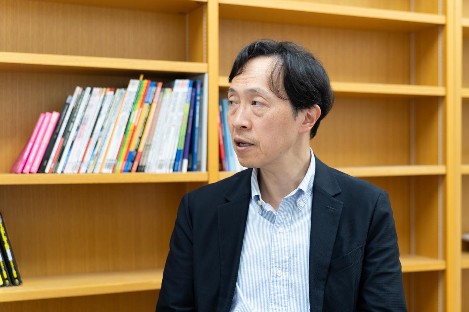 自身の研究内容を説明する佐竹教授